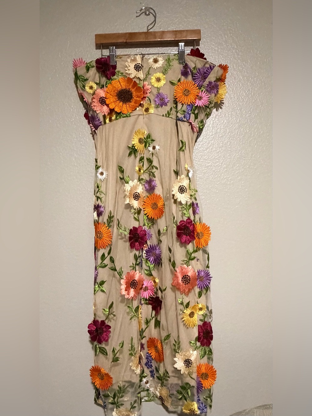 NWT SIZE LARGE VICI Fresh Bloom Strapless Floral
Applique Midi Dress - Picture 5 of 8